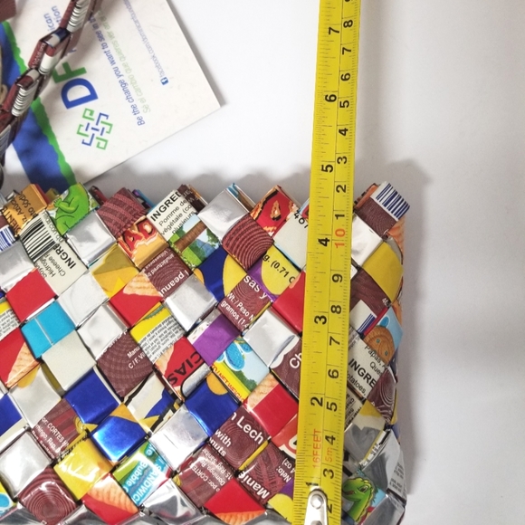 Eco-friendly Hand Woven Recycled Foil Wrapper Silver Multi Wristlet Bag NWT - Picture 7 of 9
